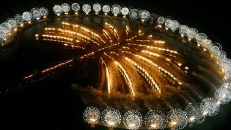 Palm-Jumeirah-Fireworks-696x353
