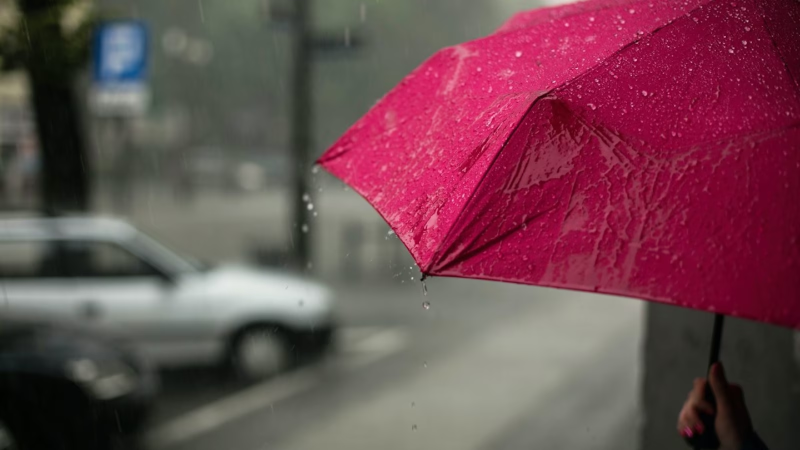 Rains Lash Parts Of UAE Amid Soaring Temperatures In Country