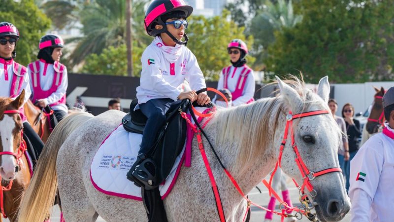 young-sheikhs-spotted-on-horse-on-dubai-roads