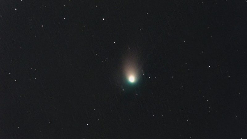 comet-spotted-across-dubai-sky
