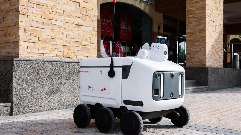 dubai-food-delivery-robot
